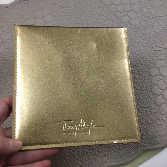 Thierry Mugler ALIEN bundle for the senses with Golden Clutch Bag - Picture 6 of 13